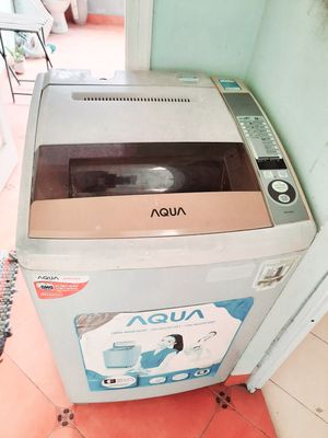 Máy giặt Aqua 8kg còn mới, hoạt động tốt, bền.