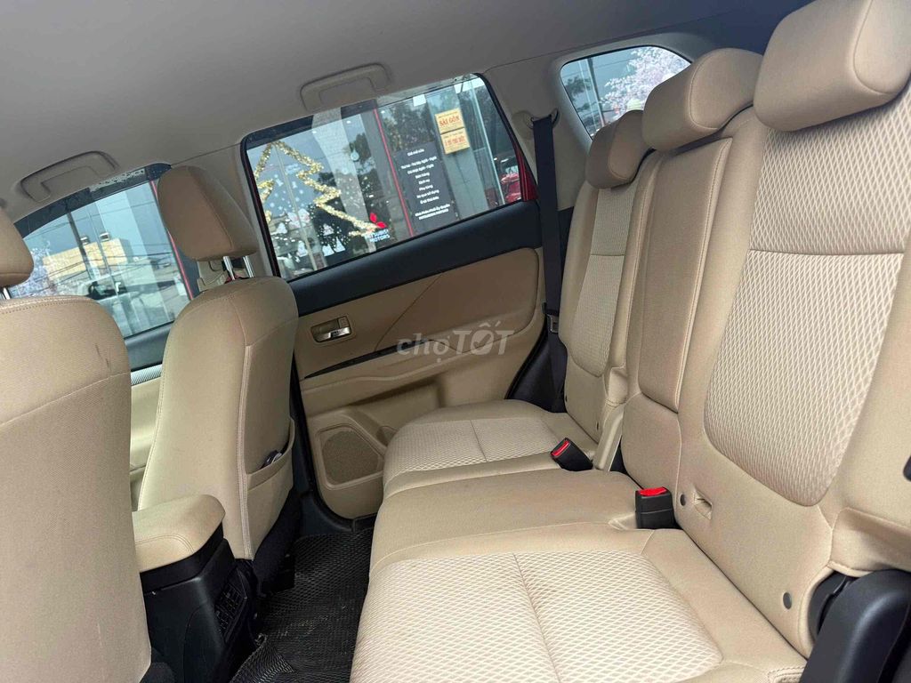 Mitsubishi Outlander 2018 siêu siêu lướt. Mua bán Ô tô tại Thành phố Thủ Đức Tp Hồ Chí Minh được đăng bởi Phú xe cũ Mitsubishi  hình 10