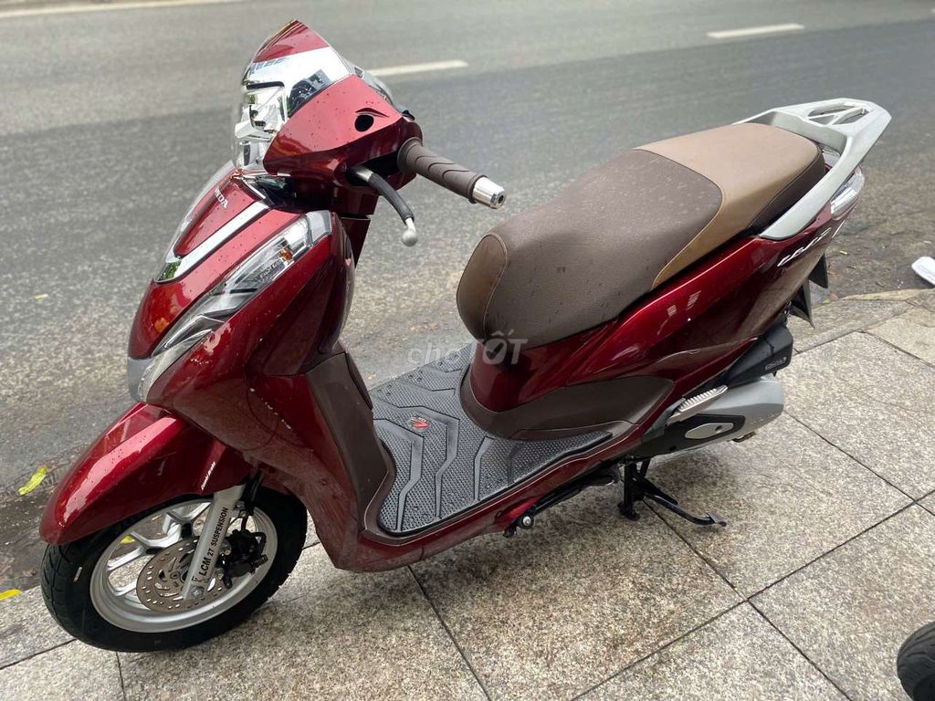 Honda Lead 4val 2023 Красный Б/У