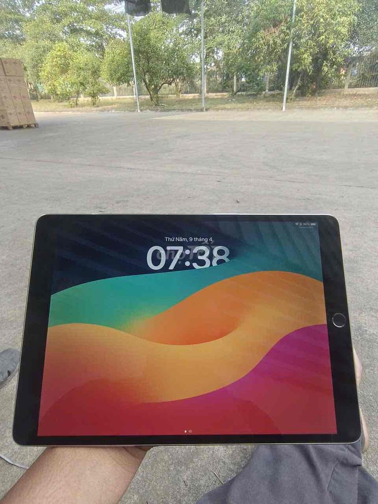 Apple iPad Pro 10.5 64GB Bạc. Mua bán Máy tính bảng tại Quận Bình Tân Tp Hồ Chí Minh được đăng bởi Ngọc Vinh hình 1