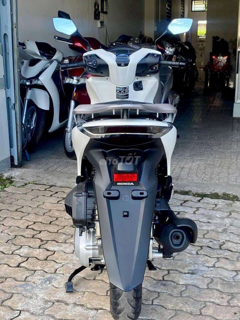 SH 125i ABS 2022 Chạy lướt 2.600Km Hồ sơ có sẵn. Mua bán Xe máy tại Quận Ninh Kiều Cần Thơ được đăng bởi Xe Máy TÂN LIÊN HƯNG 1 91B hình 3