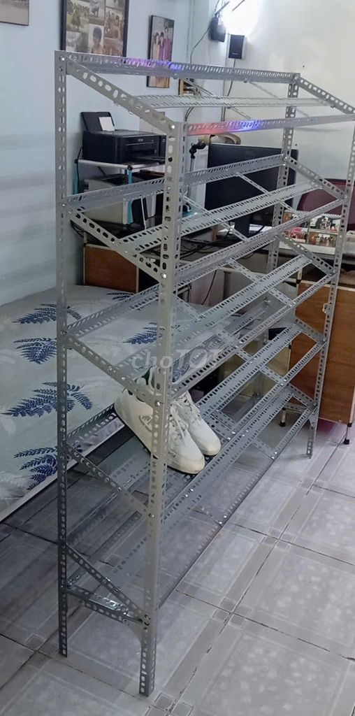 Khung kệ V lỗ - Nhận lắp ráp Kệ kho V lỗ giá rẻ. Mua bán Tủ, kệ gia đình tại Quận Bình Tân Tp Hồ Chí Minh được đăng bởi Kệ Thép V Lỗ Đa Năng hình 1