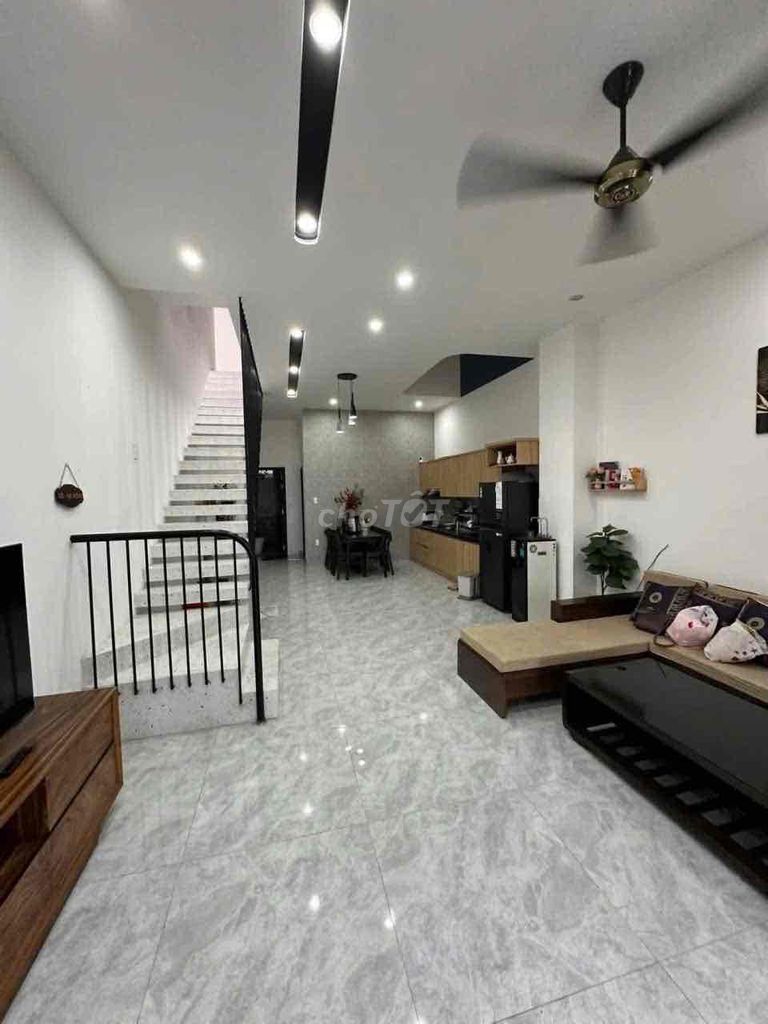 Аренда · 3 комн. · 100 м² · Quận Cẩm Lệ, ул. Đường Diên Hồng