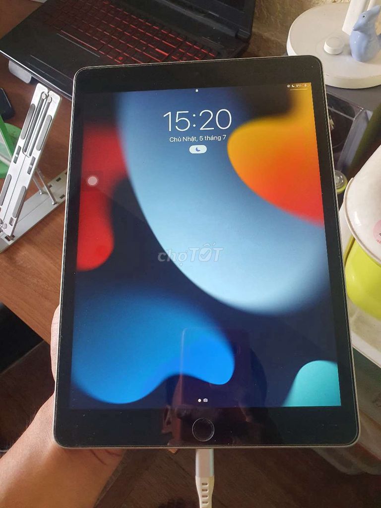 Apple iPad Gen 9 64GB Bạc 99% mới. Mua bán Máy tính bảng tại Quận Tân Bình Tp Hồ Chí Minh được đăng bởi Huy Le hình 1
