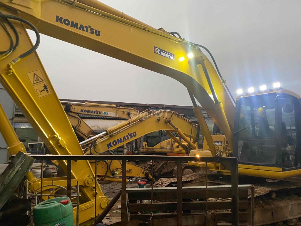 xe đào bánh xích komatsu pc200-6E