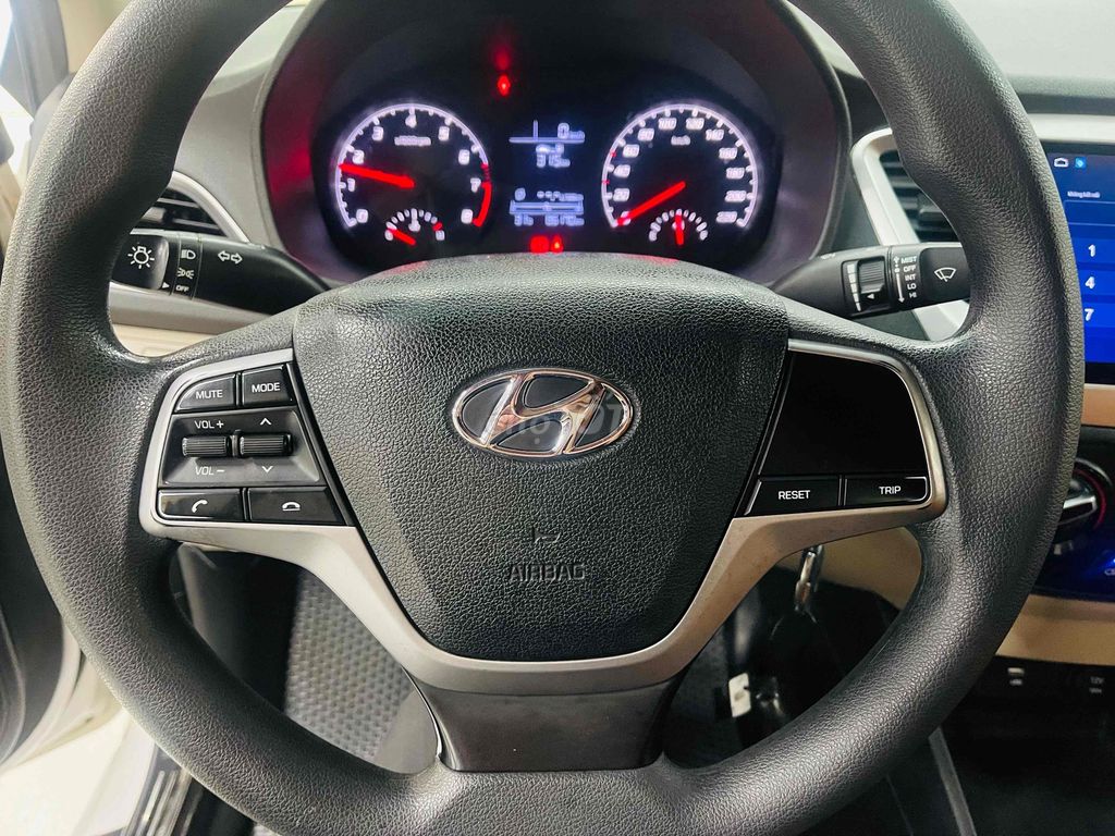 Hyundai Accent 2021 số sàn hỗ trợ vay và giao xe. Mua bán Ô tô tại Quận Cẩm Lệ Đà Nẵng được đăng bởi Tân Carpla chi nhánh Đà Nẵng hình 10