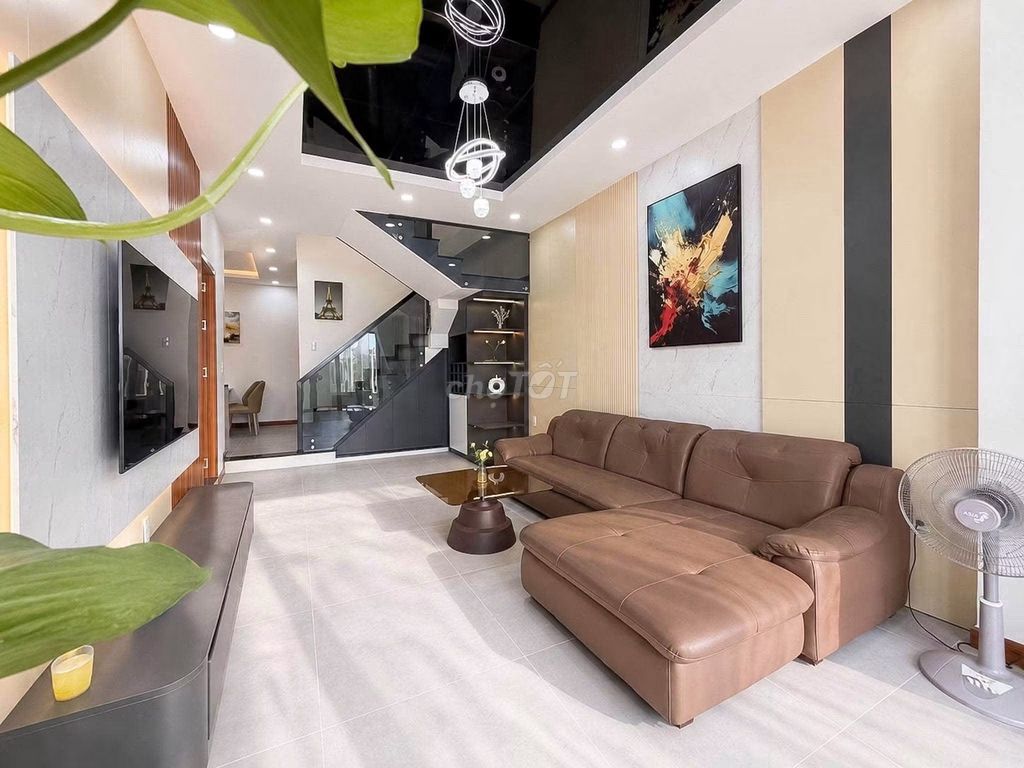 Villa with 3 bedrooms for rent in Phạm Văn Bạch · Hải Châu, Da Nang — $1,541/month, photo 1