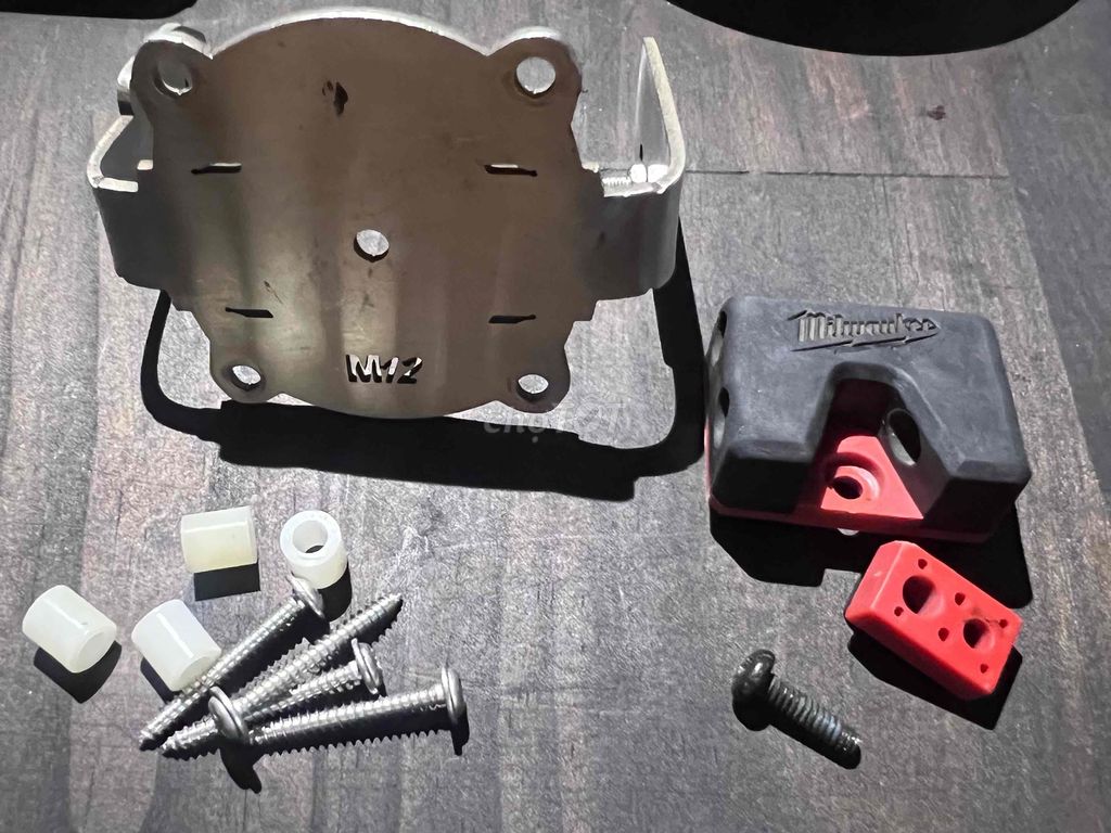 Ốp bảo vệ kèm giữ vít Milwaukee 12V 3453 Kim loại. Mua bán Đồ chuyên dụng, Giống nuôi trồng tại Quận 7 Tp Hồ Chí Minh được đăng bởi Gia Bảo hình 1