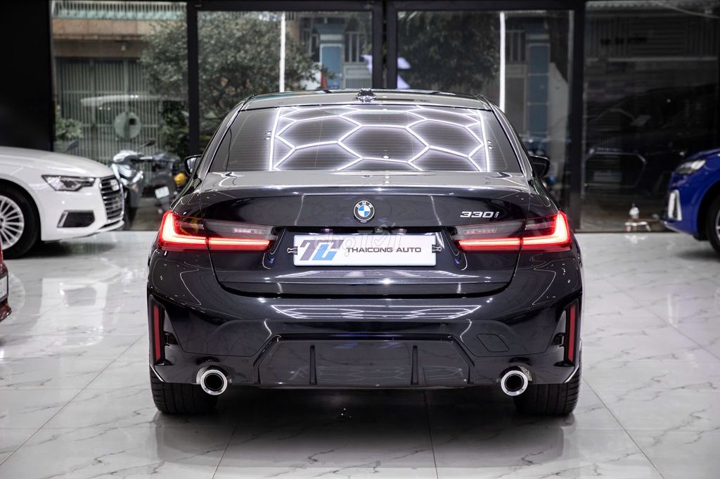 Серфер для серфинга BMW 330i M-Sport 2023, черный