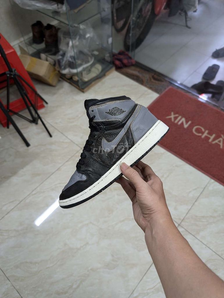 Giày cổ cao Nike air Jordan 1 xám đen sz 40