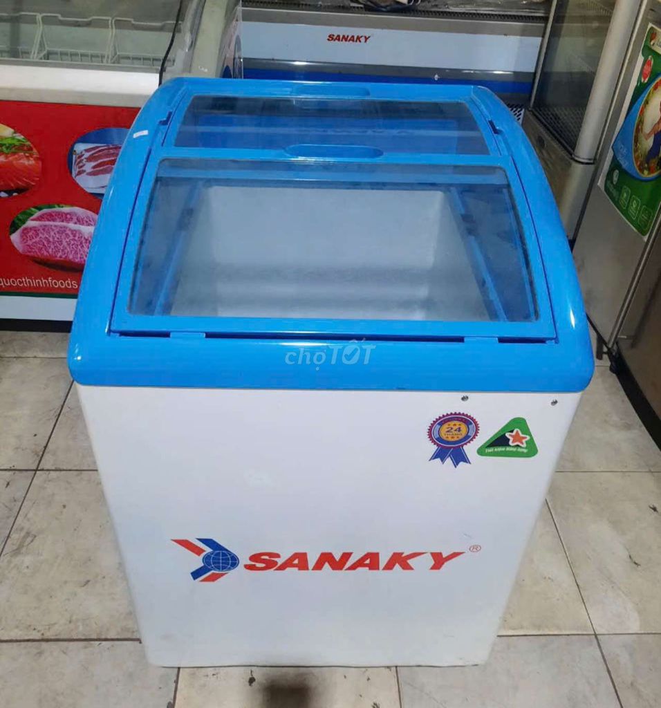 tủ đông nắp kính sanaky