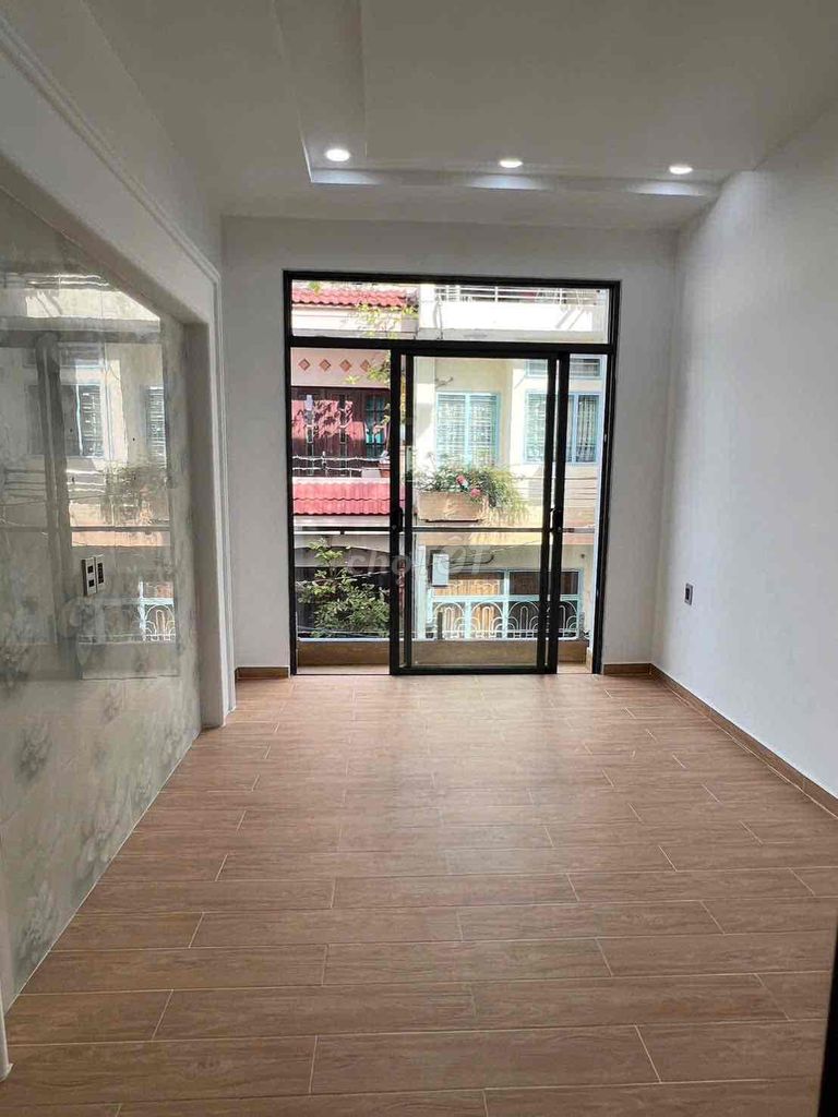 Аллея 4 м CMT8 (3,1 м x 12 м), 5 этажей с месячной машиной. Цена 8,9 миллиарда турецких лир