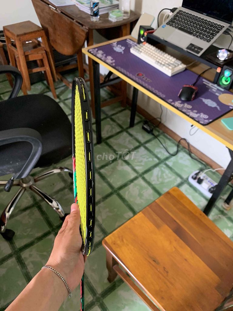 NHƯỢNG LẠI CÂY YONEX CHO AE CẦN NHÉ