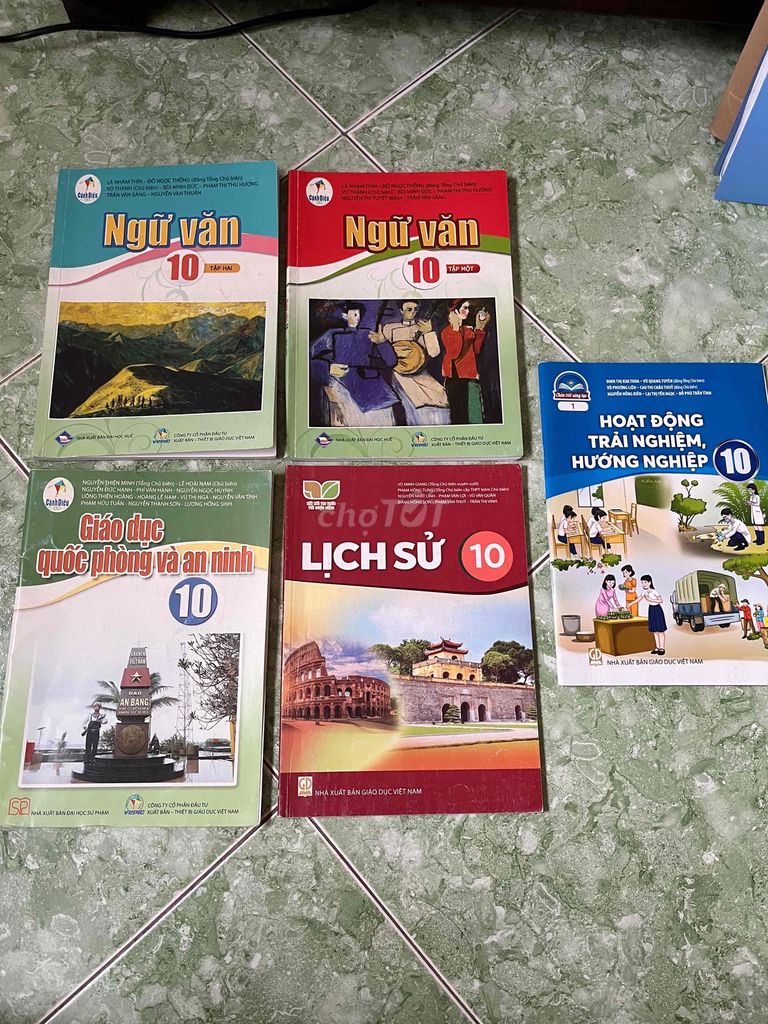 Sách Giáo Khoa Ngữ Văn, GDQP, Lịch Sử. Mua bán Sách tại Quận Cầu Giấy Hà Nội được đăng bởi Giang hình 1