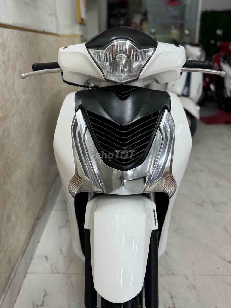 SH 125 khoá ga đời 2016 trắng đen 43F1-281.35. Mua bán Xe máy tại Quận Sơn Trà Đà Nẵng được đăng bởi Minh Dũng bán trả góp 136 vân đồn  hình 3