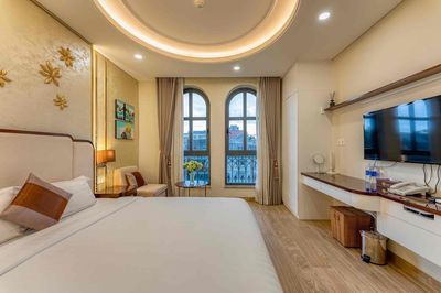 TUYỂN LỄ TÂN ( Nam ) khách sạn Q7 BIẾT TIẾNG ANH