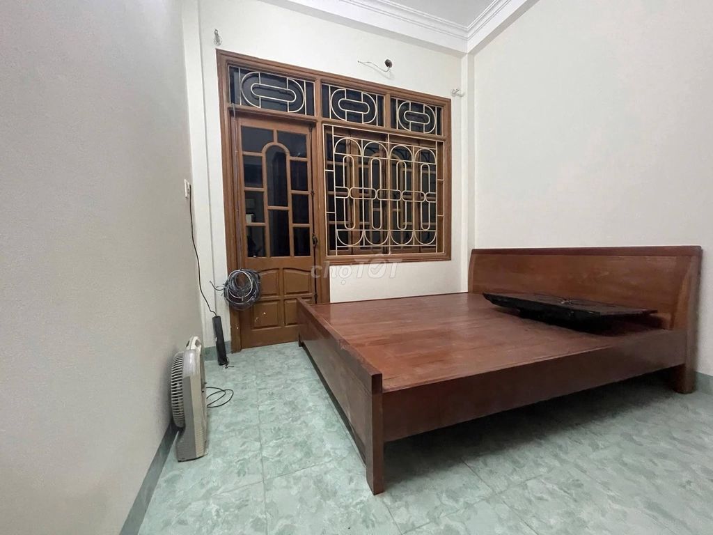 Аренда дома 40м2 х 4 этажа рядом с перекрестком 5 Ха Чи, Ха Донг