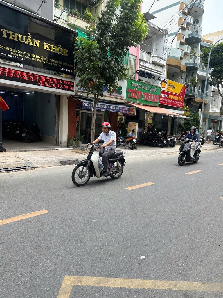 Аренда · 4 комн. · 80 м² · Quận 4, ул. Đường Vĩnh Hội