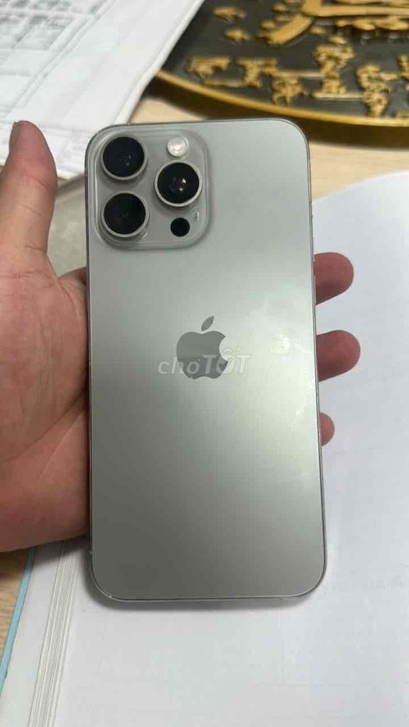 iPhone 15 Pro Max 256GB Bạc Đã Sử Dụng. Mua bán Điện thoại tại Huyện Diễn Châu Nghệ An được đăng bởi Tran Van Trung hình 1