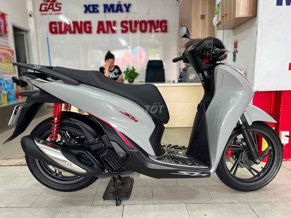 Honda SH 125 ABS 2024 Серый цемент 3000км