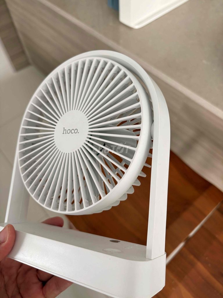 Quạt để bàn Hoco Trắng 5W đã qua sử dụng. Mua bán Quạt tại Quận Bình Thạnh Tp Hồ Chí Minh được đăng bởi Hàng châu hình 1