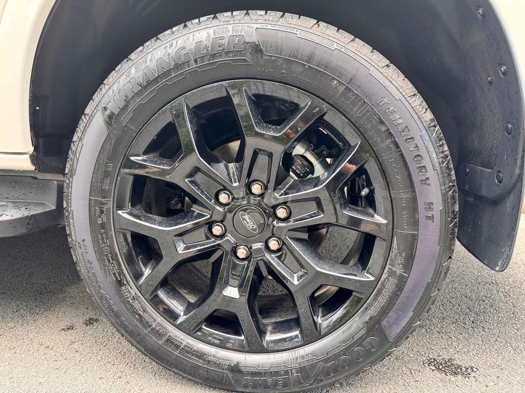 Everest Sport 2025 - Odo 660km - Zin đến 99.9%. Mua bán Ô tô tại Thành phố Thuận An Bình Dương được đăng bởi Phổ Quang Ford Assured hình 12