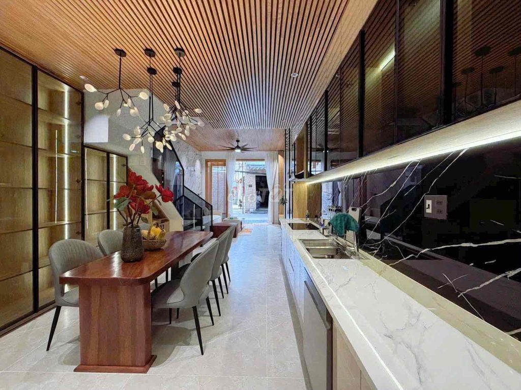 253 ✨ 🏡 Аренда 4-этажного дома в центре Хайчау