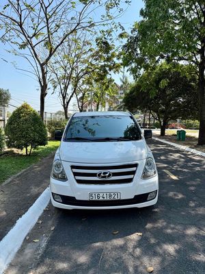 Bán Hyundai Starex 2.4AT 9c stđ sx 2017 mới tinh