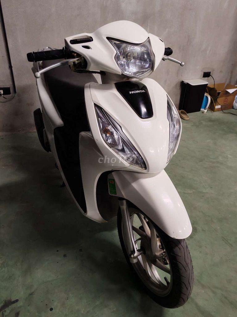 Honda Vision 2021 Trắng. Mua bán Xe máy tại Quận Cầu Giấy Hà Nội được đăng bởi phạm hưng hình 4