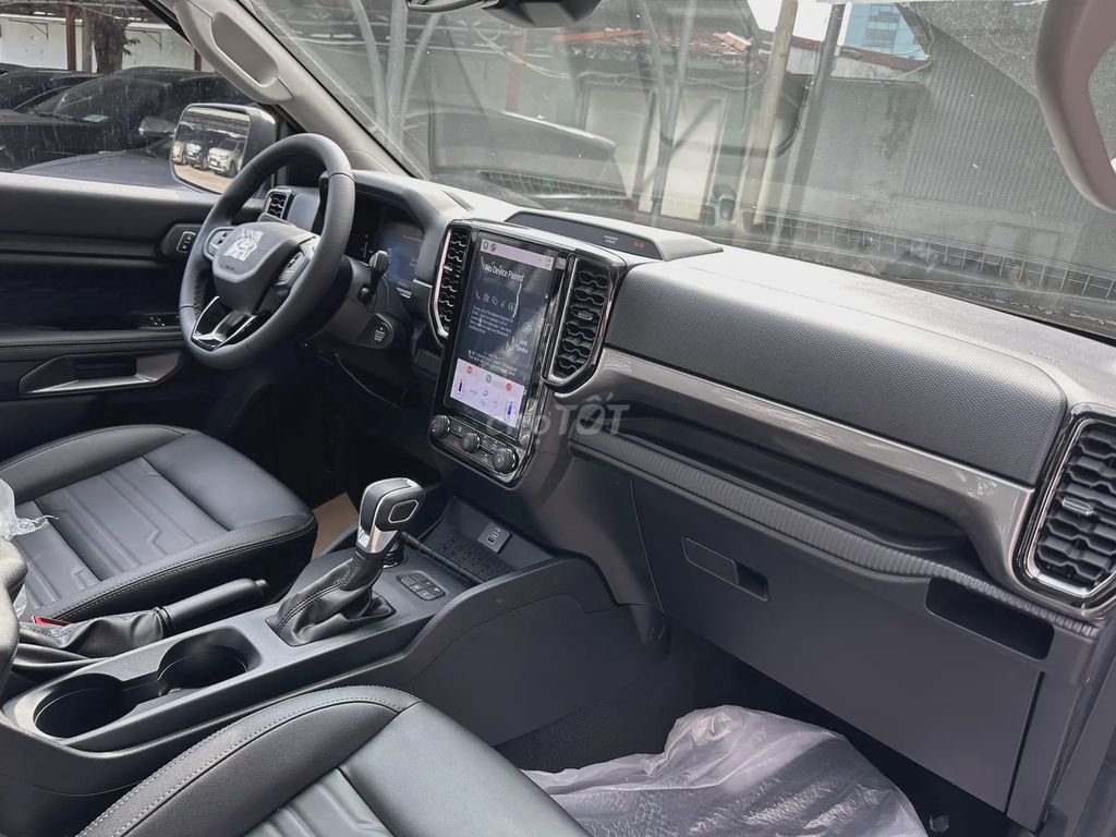 Ford Ranger XLS 4X4 2026 Tự động 6 cấp Trắng
