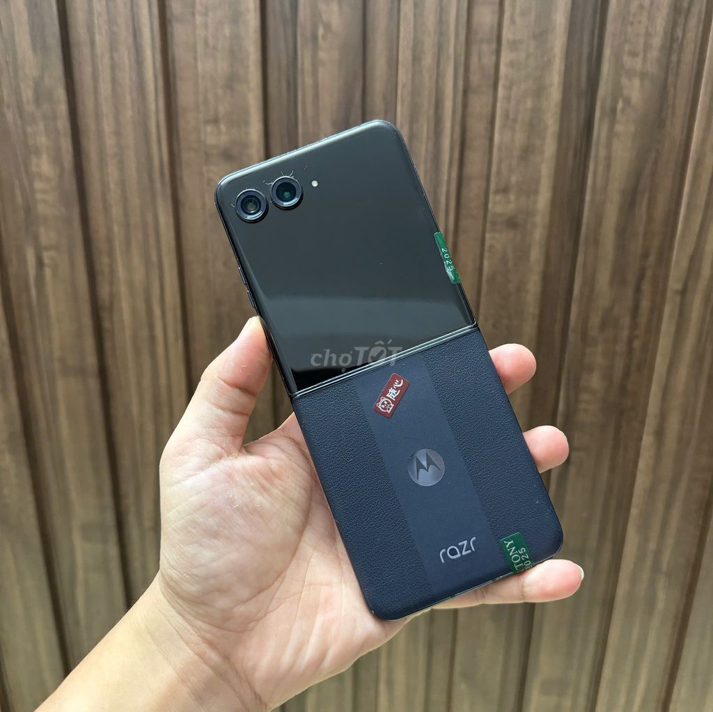 Motorola Razr 50 Ultra 256GB Đen Quốc tế Keng. Mua bán Điện thoại tại Quận Gò Vấp Tp Hồ Chí Minh được đăng bởi Di Động Vũ Hà hình 1