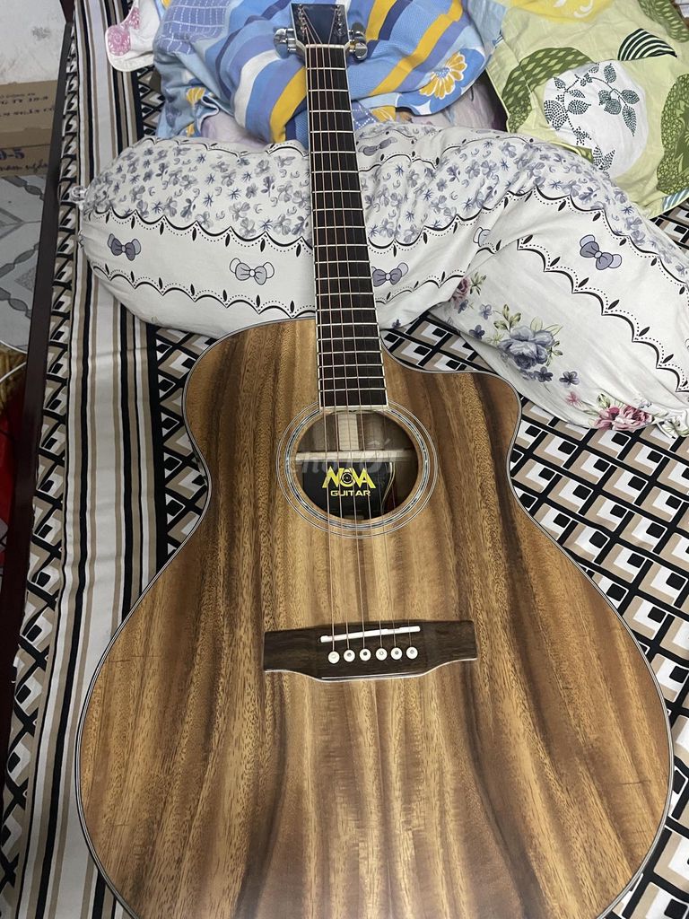 Bán lại Guitar Acoustic dáng A