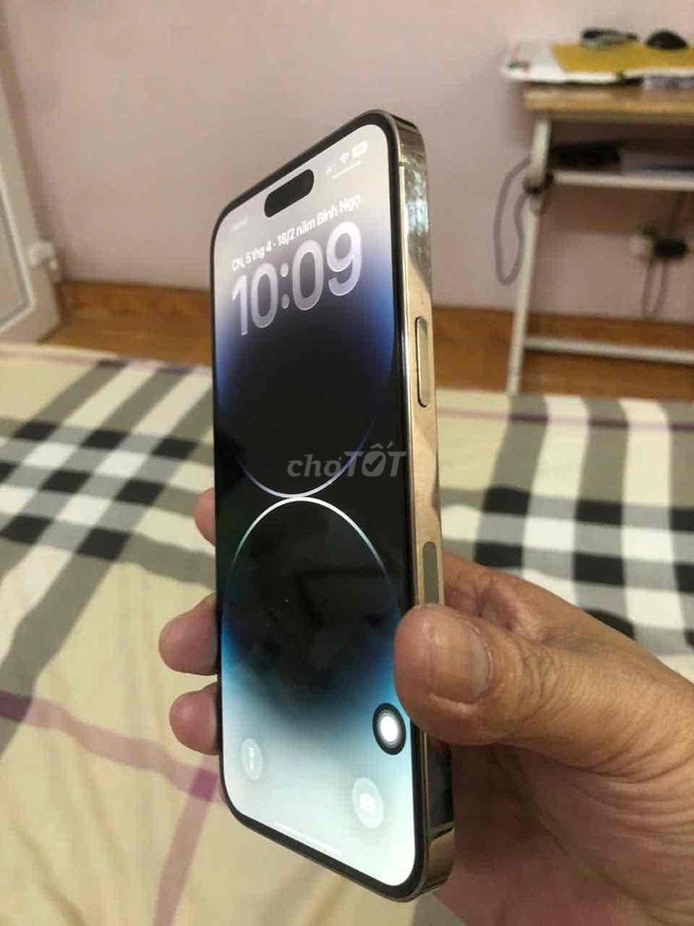 Iphone 14prm, 256gb màu Gold còn Zill all 99%. Mua bán Điện thoại tại Quận Bắc Từ Liêm Hà Nội được đăng bởi Nguyen Thao hình 1