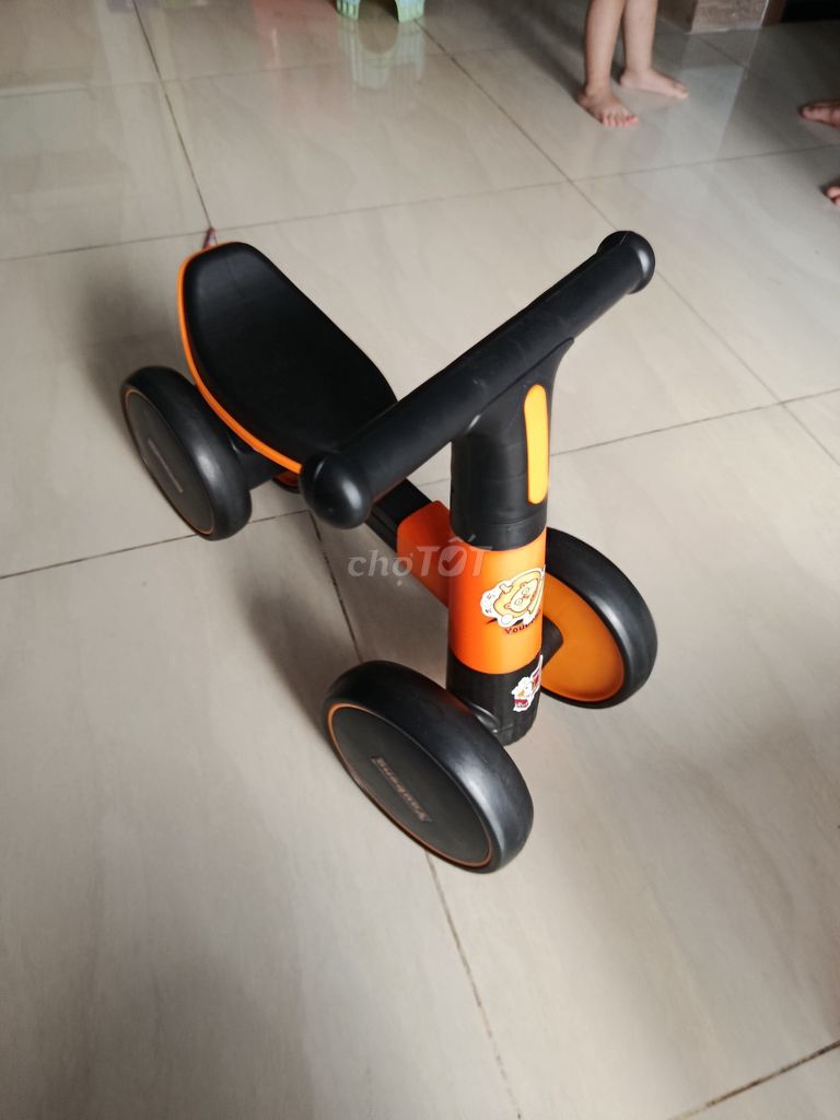 Xe chòi chân an toàn bền bỉ Cam Đen. Mua bán Mẹ và bé tại Thành phố Dĩ An Bình Dương được đăng bởi Danh Le hình 1