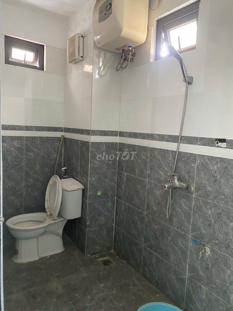 Cho thuê căn hộ mặt đường Thạch Bàn