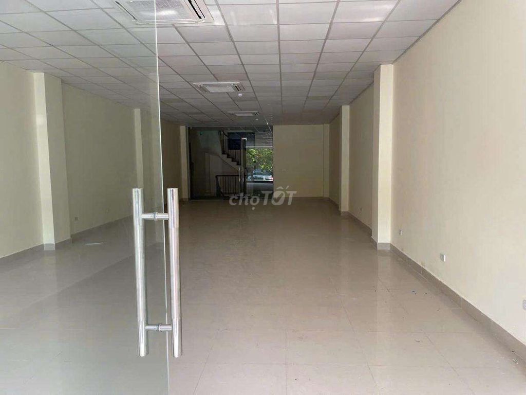 Mặt tiền Nguyễn Xiển.131m2. 110 tỷ Kinh doanh vô đối.Tối vẫn sầm uất.