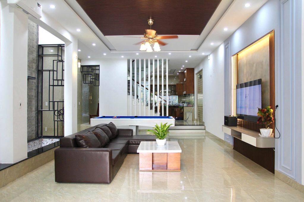 Rent · 6 bd · 400 м² · Quận Ngũ Hành Sơn, ул. Đường Khuê Mỹ Đông 2