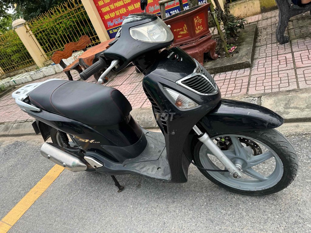 Cần bán xe như hình nhập Ý,zin đét 150 cc. Mua bán Xe máy tại Huyện Hưng Hà Thái Bình được đăng bởi Nguyễn Bình hình 4