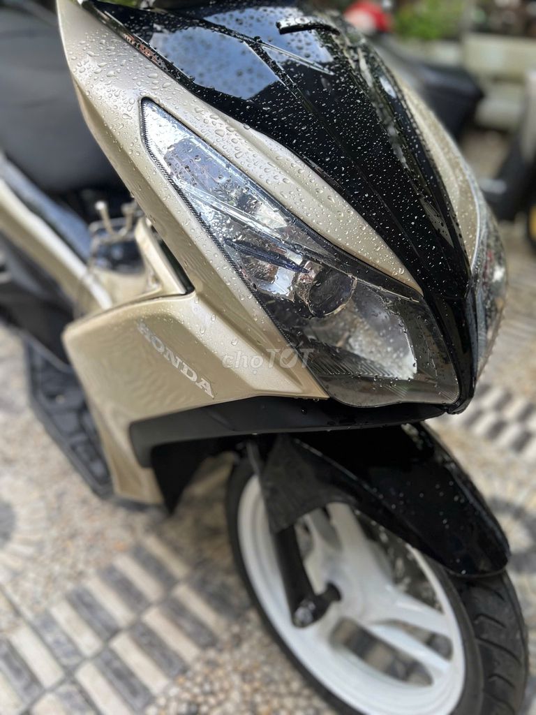 Honda Air Blade Vàng cát, Đen. Mua bán Xe máy tại Huyện Trảng Bom Đồng Nai được đăng bởi phương hình 2