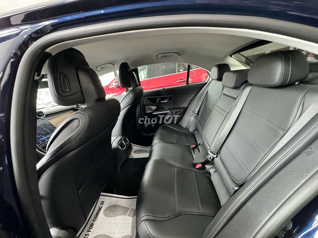 Mercedes Benz C200 Avantgarde Plus 2025. Mua bán Ô tô tại Thành phố Thủ Đức Tp Hồ Chí Minh được đăng bởi Ho Hai Kim Long hình 4