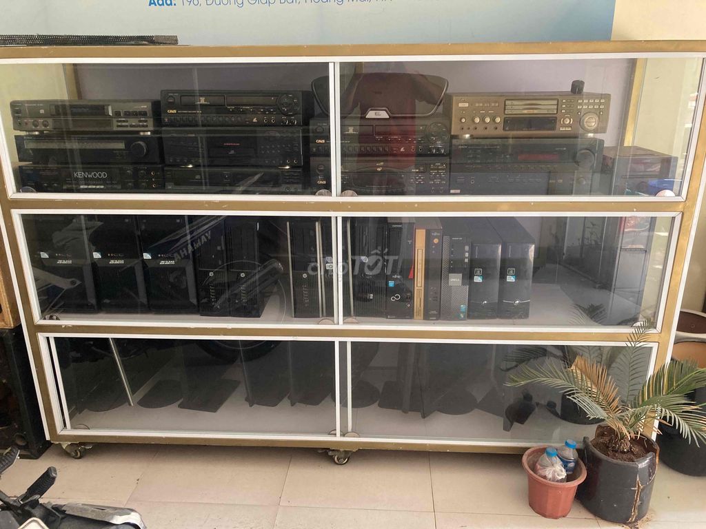 Tủ trưng bày Kính khung sắt 2.1m. Mua bán Tủ, kệ gia đình tại Quận Hoàng Mai Hà Nội được đăng bởi Đặng Quang Tuấn hình 1