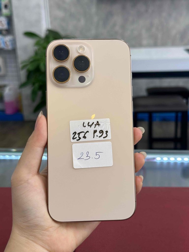 iPhone 16 Pro Max 256GB Vàng LL/A. Mua bán Điện thoại tại Thành phố Thủ Dầu Một Bình Dương được đăng bởi Phong Le hình 1