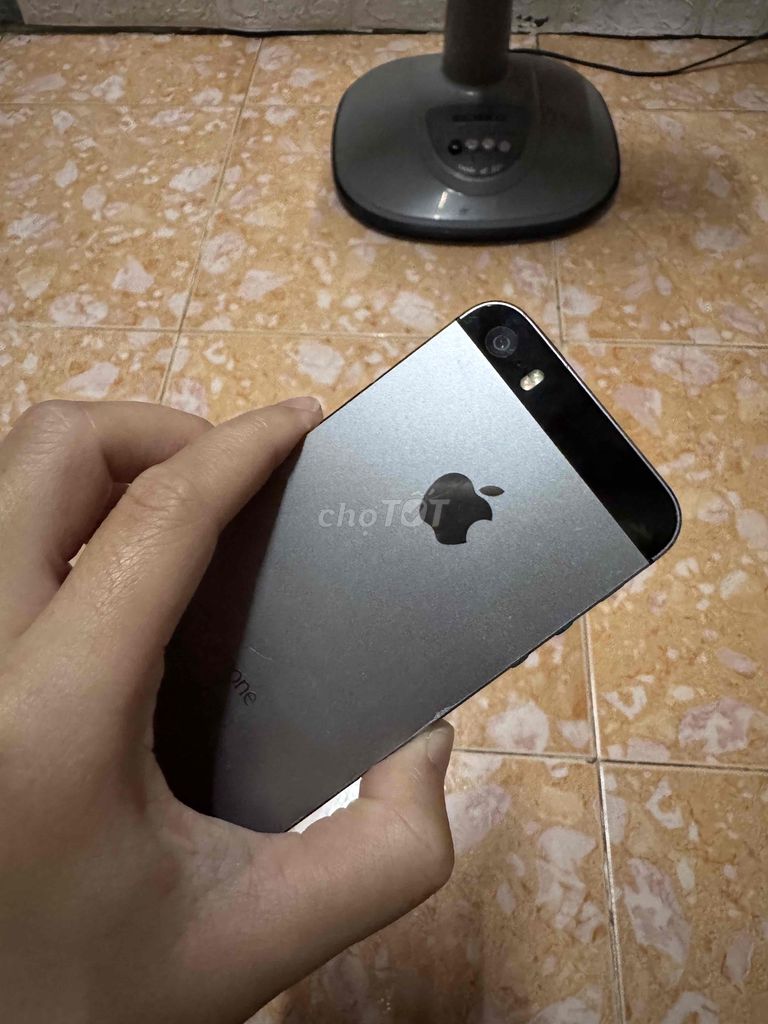 Apple iPhone 5s Xám. Mua bán Điện thoại tại Huyện Chợ Mới An Giang được đăng bởi yenzy hình 1