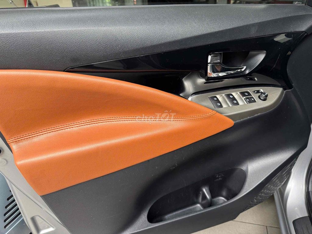 Toyota Innova G 2017 АКПП Серебристый