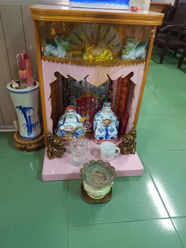 Bàn thờ thổ địa thần tài. Mua bán Nội thất, đồ gia dụng khác tại Thành phố Phan Thiết Bình Thuận được đăng bởi Duy Linh hình 1