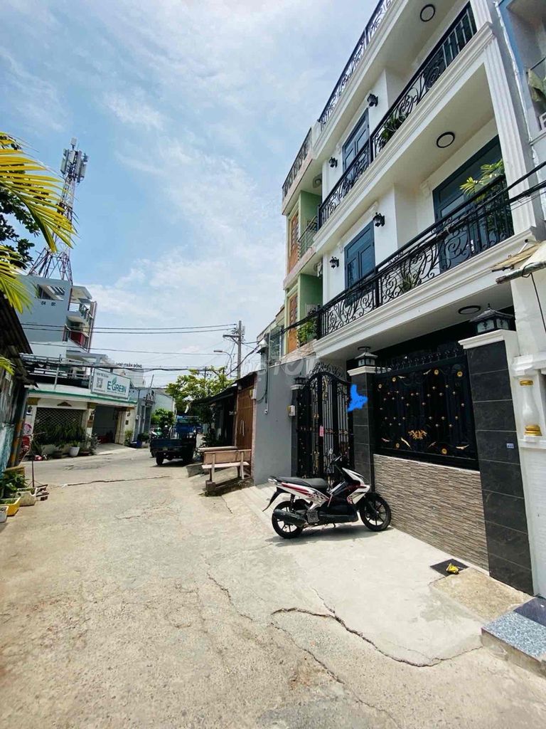 NHÀ ĐẸP 3 LẦU ĐƯỜNG XE HƠI NGUYỄN DUY TRINH CHỈ HƠN 8 TỶ  * DT: 5,7 x