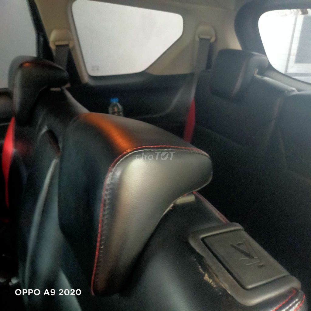 Suzuki Ertiga, 7 мест, черный бензин