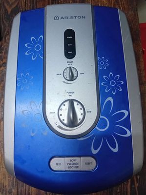 Máy tắm nước nóng Ariston Xanh bạc. Mua bán Thiết bị vệ sinh, nhà tắm tại Quận 12 Tp Hồ Chí Minh được đăng bởi Thành