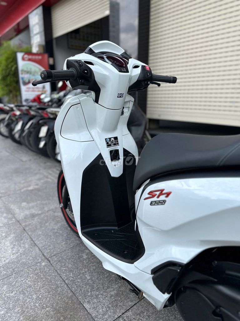 [Góp 50] sh 300i date 2017 trắng sporty, zin 100%. Mua bán Xe máy tại Quận Tân Phú Tp Hồ Chí Minh được đăng bởi VÕ MINH HẬU hình 11