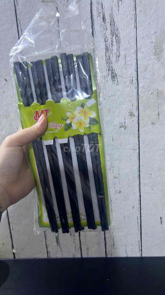 Đũa MT Tung Nhựa Đen Mới. Mua bán Dụng cụ nhà bếp tại Quận Hai Bà Trưng Hà Nội được đăng bởi Ngọc hình 1
